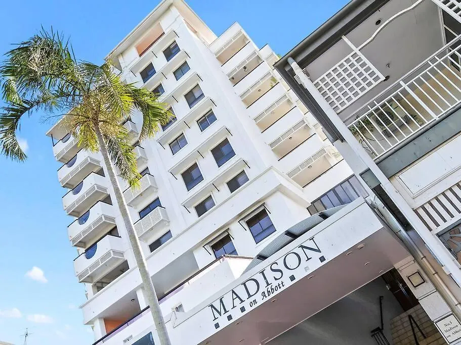 3 Bedroom Cbd Waterfront Luxury Apartment Cairns